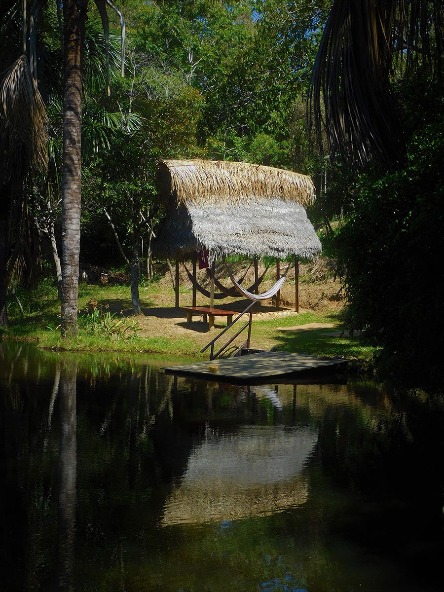 Tambo Ilusión — laguna y palapa